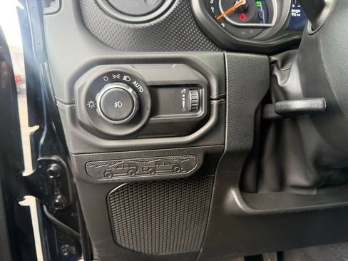 Used 2025 Jeep Wrangler Unlimited Rubicon 392 AWD/4WD image 19