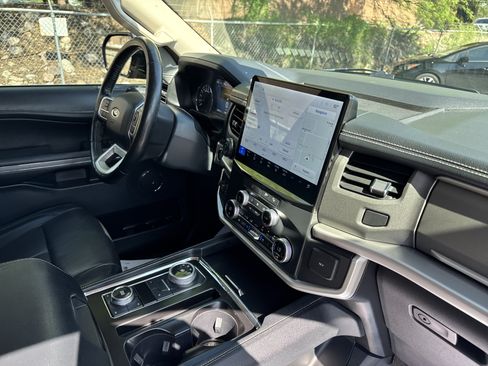 Used 2022 Ford Expedition XLT AWD/4WD image 17