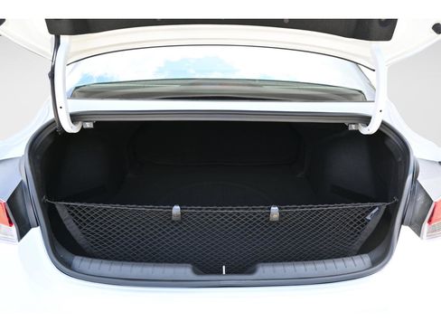 New 2025 Hyundai Elantra SEL image 9