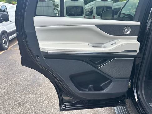 New 2026 Lincoln Navigator Reserve AWD/4WD image 21