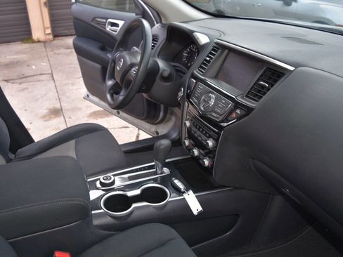 Used 2017 Nissan Pathfinder S image 50