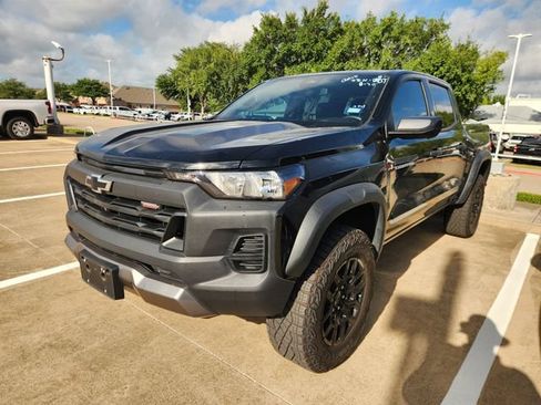 Used 2025 Chevrolet Colorado Trail Boss AWD/4WD image 3