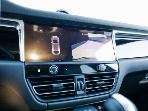 Certified 2025 Porsche Macan image 19