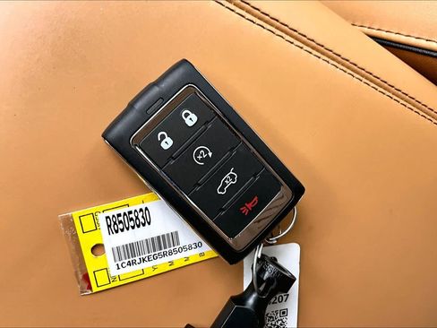 Used 2024 Jeep Grand Cherokee L Summit w/ Advanced Protech Group IV AWD/4WD image 15