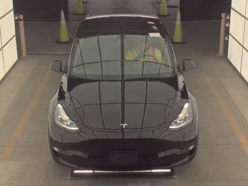 Used 2023 Tesla Model Y Long Range AWD/4WD image 2