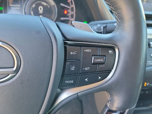 Used 2021 Lexus ES 300h w/ Premium Package image 16