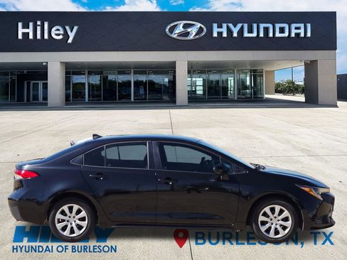 Used 2020 Toyota Corolla LE image 3