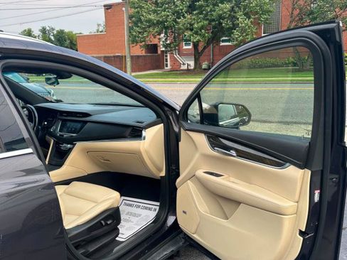 Used 2018 Cadillac XT5 FWD image 21