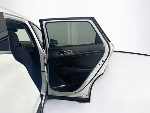 Used 2025 Kia Sportage LX FWD image 29