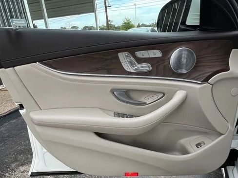 Used 2017 Mercedes-Benz E 300 image 21