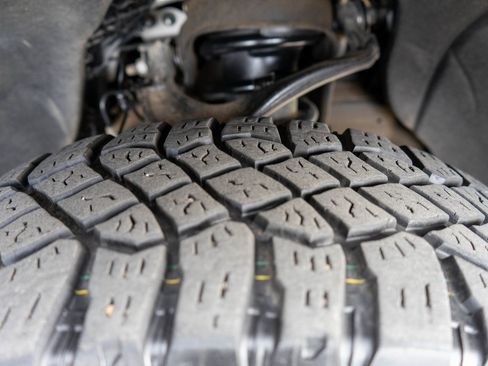 Used 2024 GMC Sierra 1500 AT4 w/ Technology Package image 40