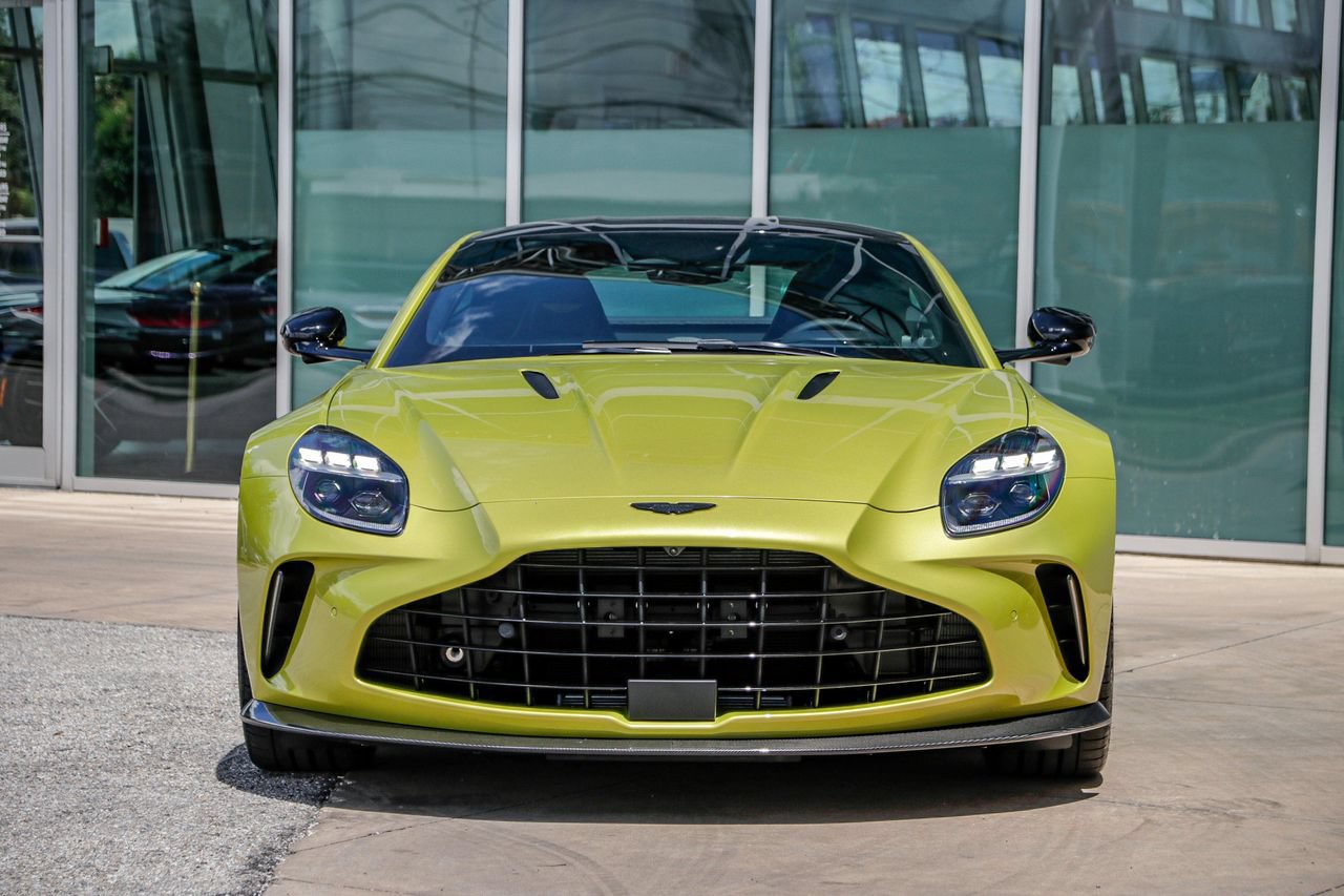 Used 2025 Aston Martin V8 Vantage Coupe RWD image 6