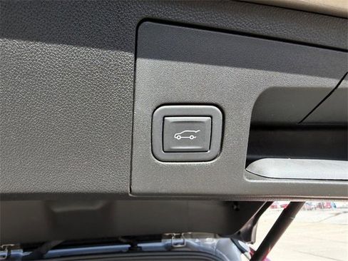 Used 2024 Cadillac XT4 Premium Luxury image 6