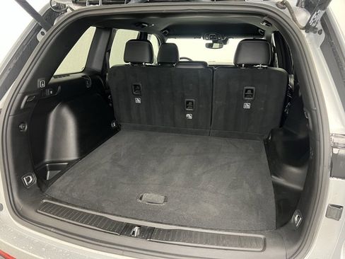 Used 2024 Jeep Grand Cherokee Altitude image 7