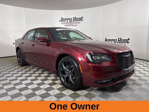 Used 2023 Chrysler 300 S image 4