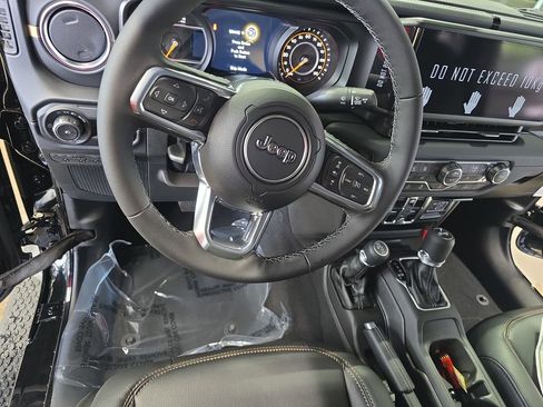 New 2026 Jeep Wrangler Unlimited Sahara AWD/4WD image 16