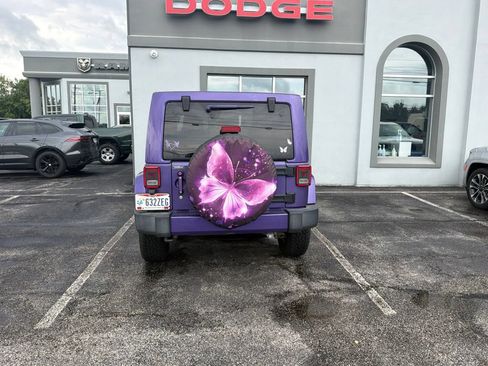 Used 2017 Jeep Wrangler Unlimited Sahara AWD/4WD image 5
