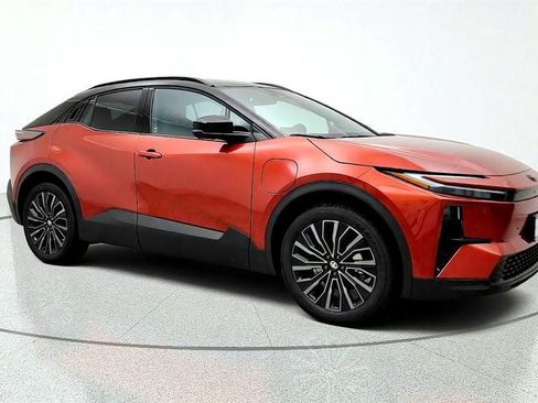 Used 2026 Toyota C-HR AWD/4WD image 3
