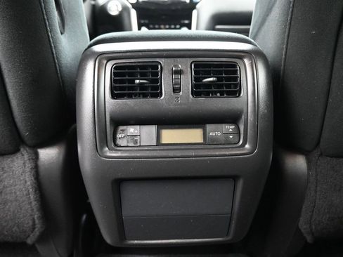 Used 2015 Nissan Pathfinder S image 33