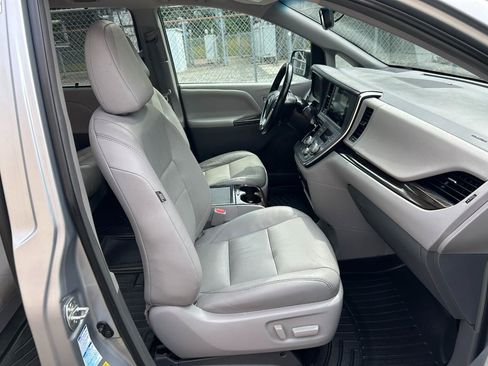 Used 2015 Toyota Sienna XLE w/ XLE Navigation Package AWD/4WD image 18
