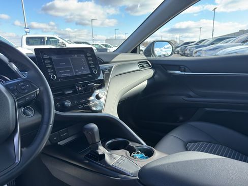 Used 2023 Toyota Camry SE image 11