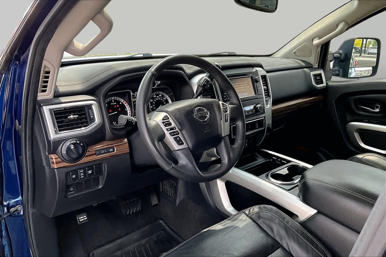 Used 2017 Nissan Titan SL AWD/4WD image 18