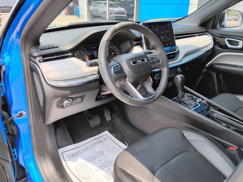 Used 2023 Jeep Compass Limited AWD/4WD image 21