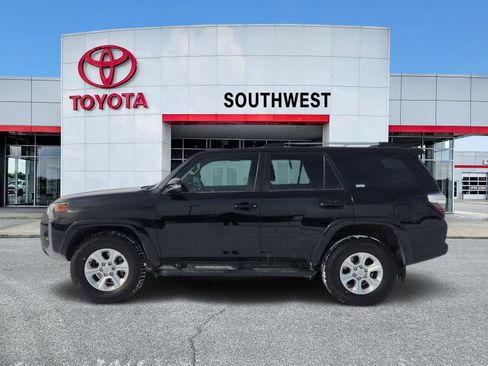 Used 2020 Toyota 4Runner SR5 Premium image 3
