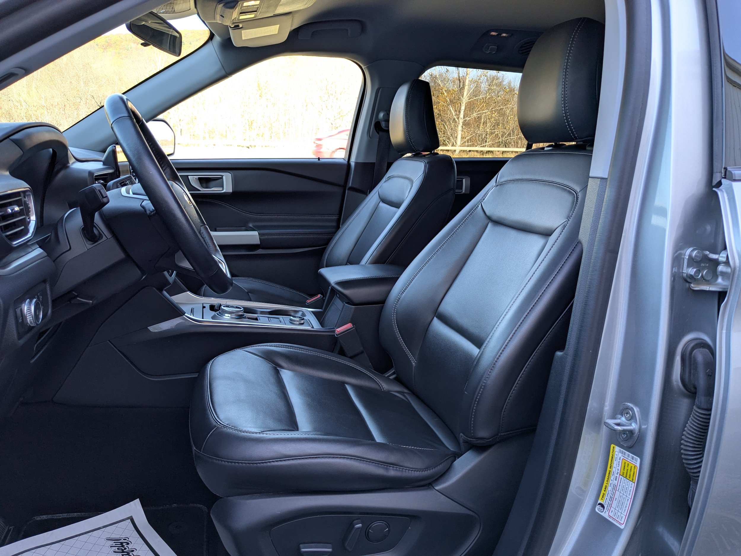 Used 2022 Ford Explorer XLT w/ Equipment Group 202A AWD/4WD image 21