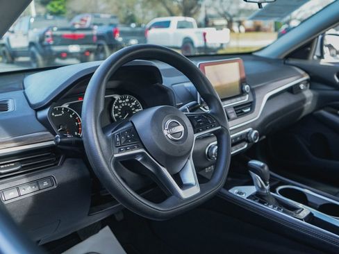 Used 2023 Nissan Altima 2.5 SV image 5