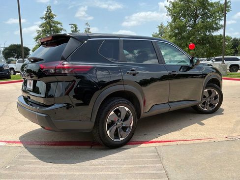 Used 2025 Nissan Rogue SV FWD image 6