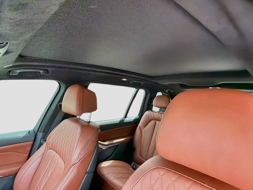 Used 2022 BMW X7 M50i w/ Dynamic Handling Package AWD/4WD image 28