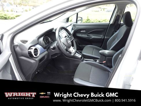 Used 2023 Nissan Versa SV image 12