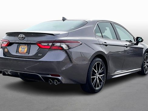 Used 2021 Toyota Camry SE image 2