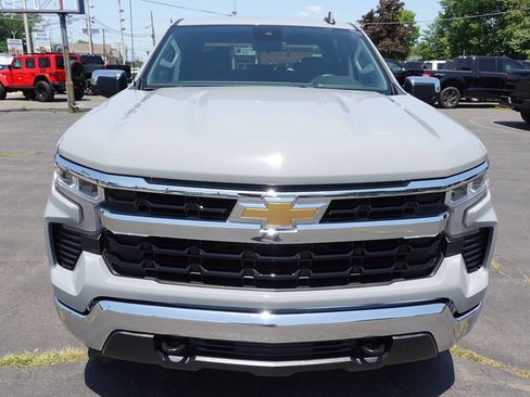 Used 2024 Chevrolet Silverado 1500 LT AWD/4WD image 6
