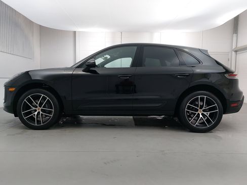 Used 2024 Porsche Macan image 2