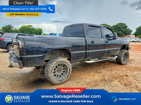 Used 2005 Chevrolet Silverado 2500 LT w/ Heavy-Duty Power Package AWD/4WD image 4