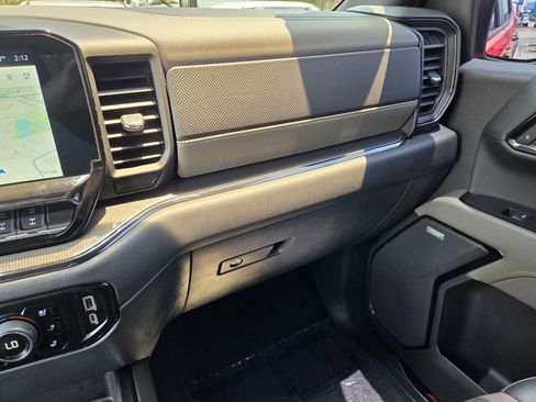 Used 2022 Chevrolet Silverado 1500 ZR2 w/ Technology Package AWD/4WD image 27