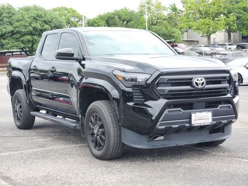 Used 2024 Toyota Tacoma SR image 2