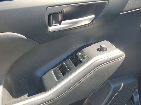 Used 2024 Toyota Highlander XLE image 46