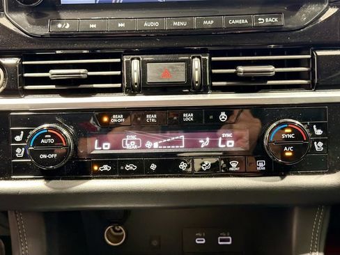 Used 2023 Nissan Pathfinder Platinum AWD/4WD image 15