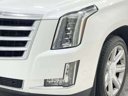 Used 2018 Cadillac Escalade Premium Luxury image 38
