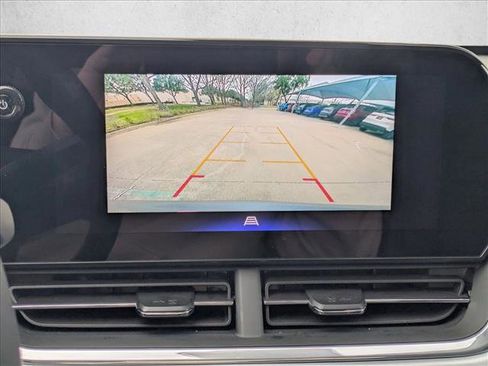 Used 2025 Chevrolet Trax LT w/ LT Convenience Package image 14