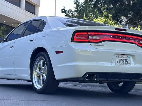 Used 2014 Dodge Charger SE RWD image 7