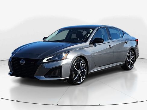 Used 2024 Nissan Altima 2.5 SR w/ SR Premium Package image 10