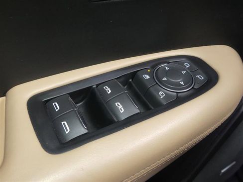 Used 2018 Cadillac XT5 Platinum w/ Driver Assist Package image 21