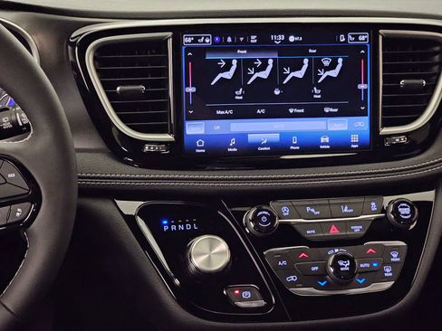 New 2026 Chrysler Pacifica Select FWD image 17