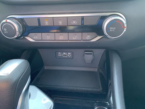 Used 2024 Nissan Altima 2.5 SV image 12