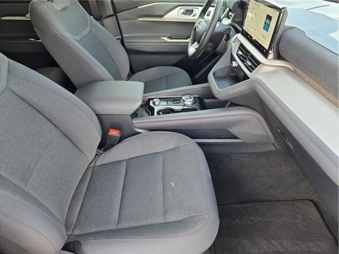 Used 2026 Ford Explorer Active RWD image 14