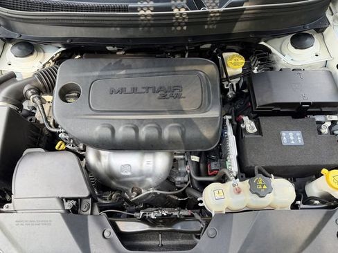 Used 2023 Jeep Cherokee Altitude Lux AWD/4WD image 36